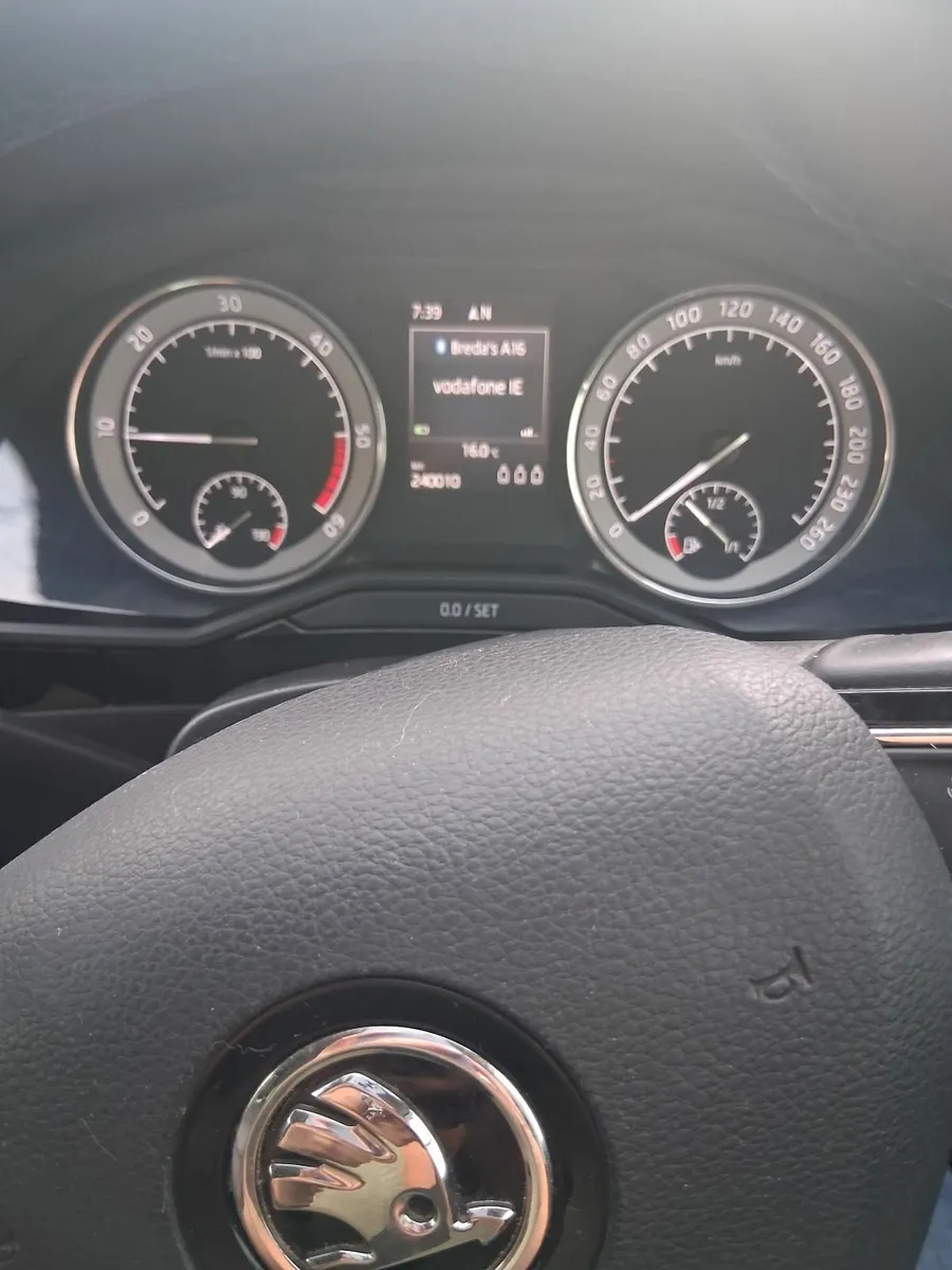 Skoda Superb 2016 Lauren and Klement - Image 3