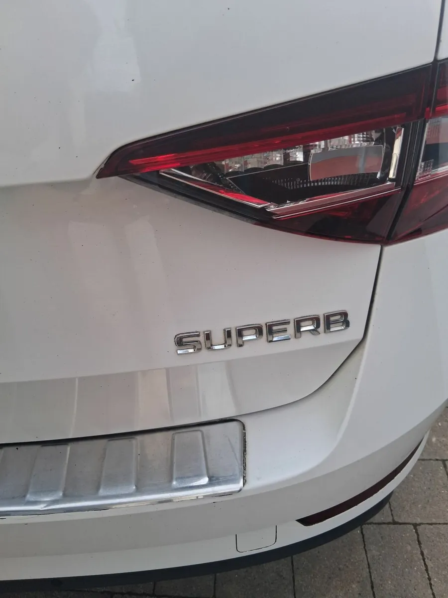 Skoda Superb 2016 Lauren and Klement - Image 4