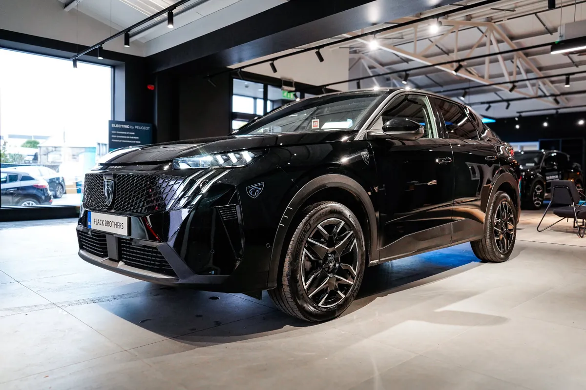 2025 Peugeot 3008 GT 1.2 MHEV 136 E-DCT6 Auto - Image 4