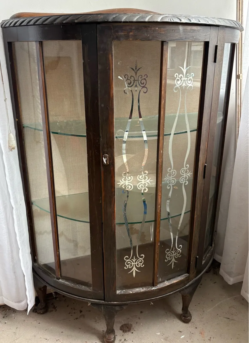 Antique cabinet - Image 1