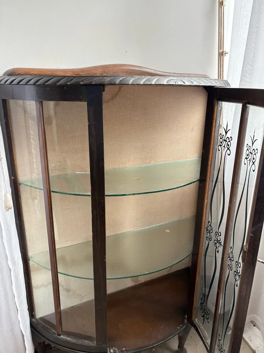 Antique cabinet - Image 2