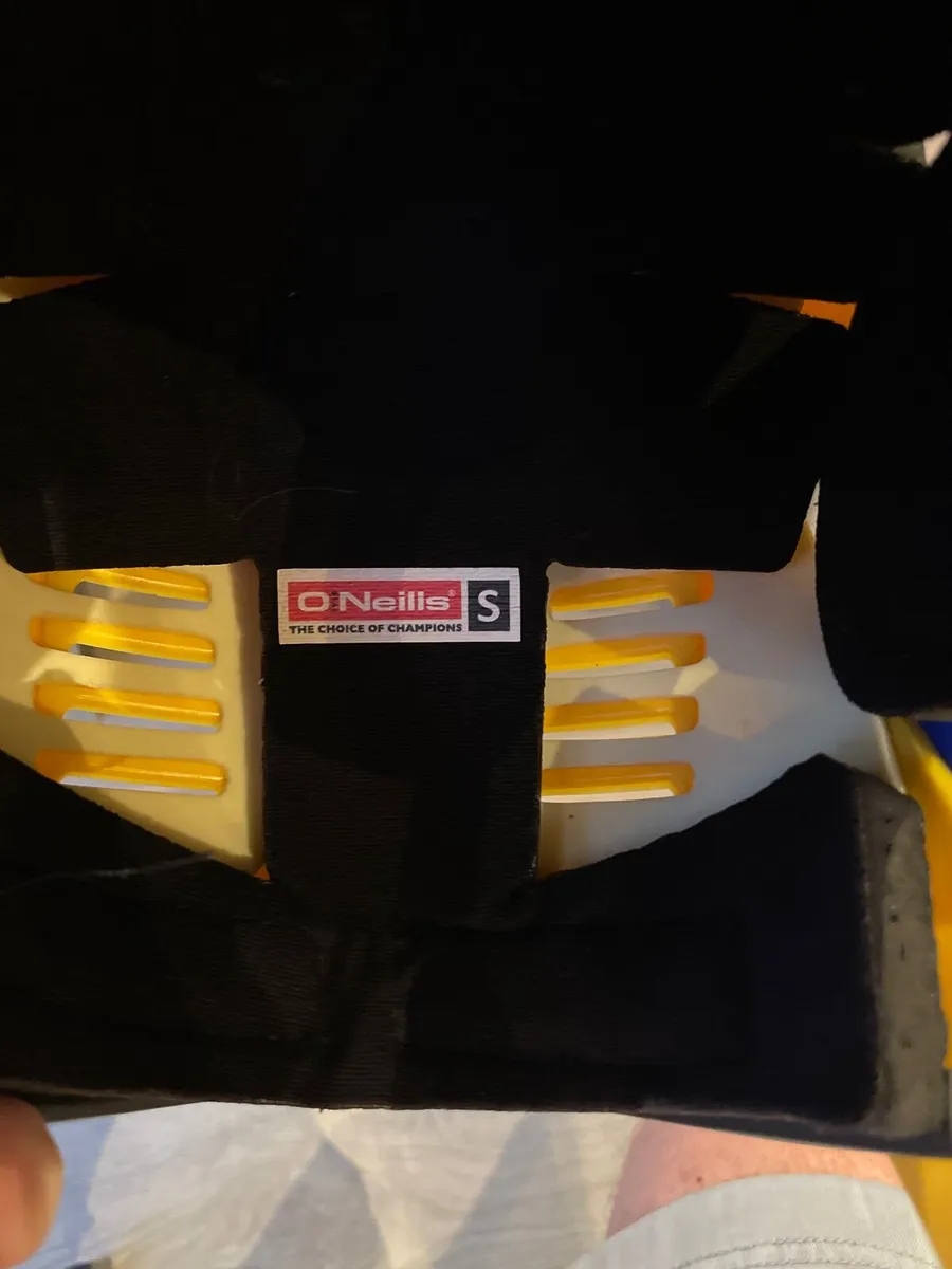 Hurling helmet - Image 4