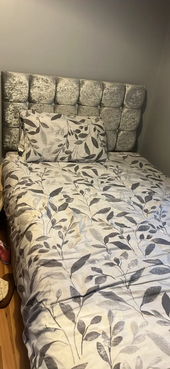 Double bed - Image 2