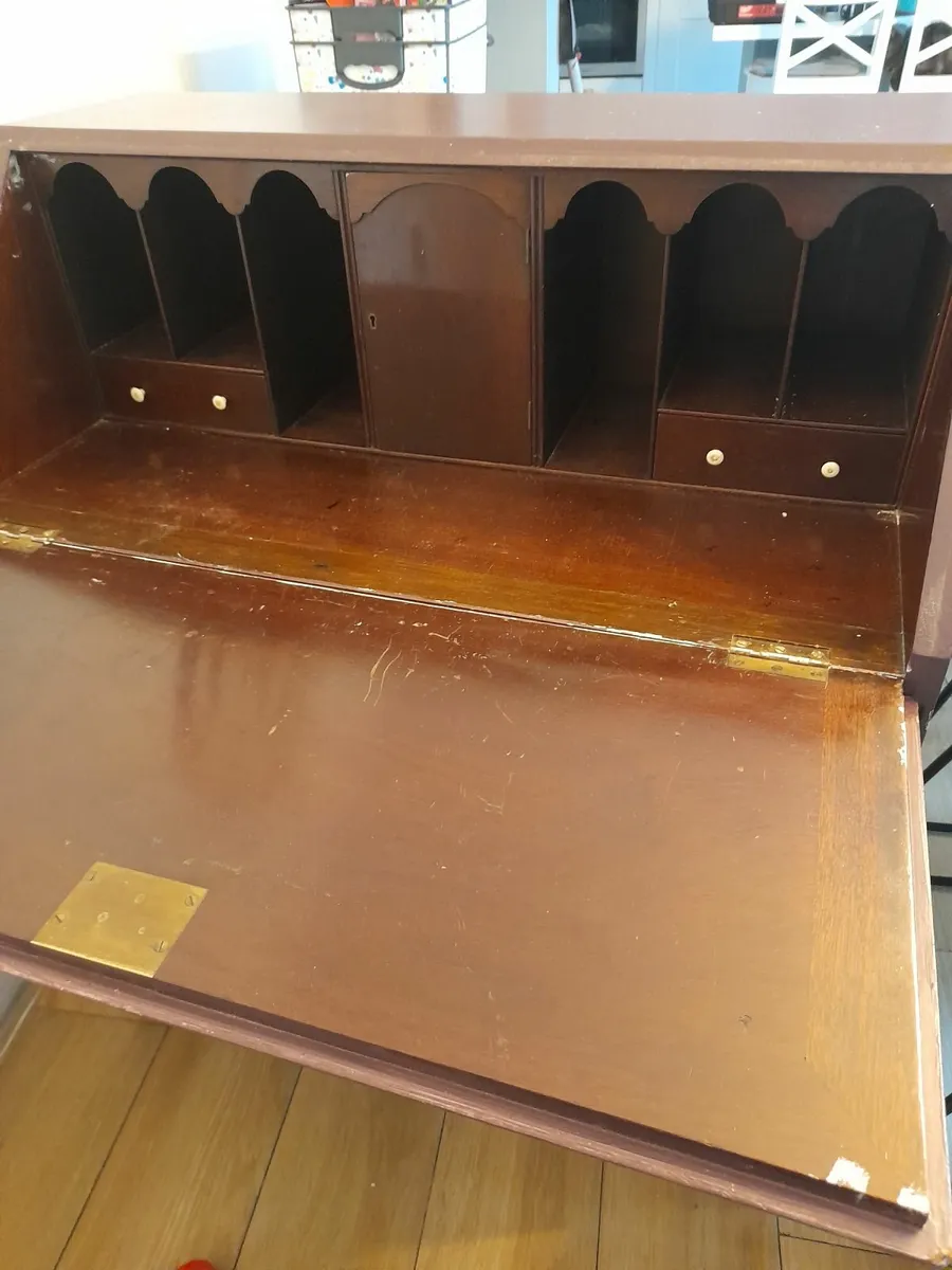 Variety of furniture - Image 2