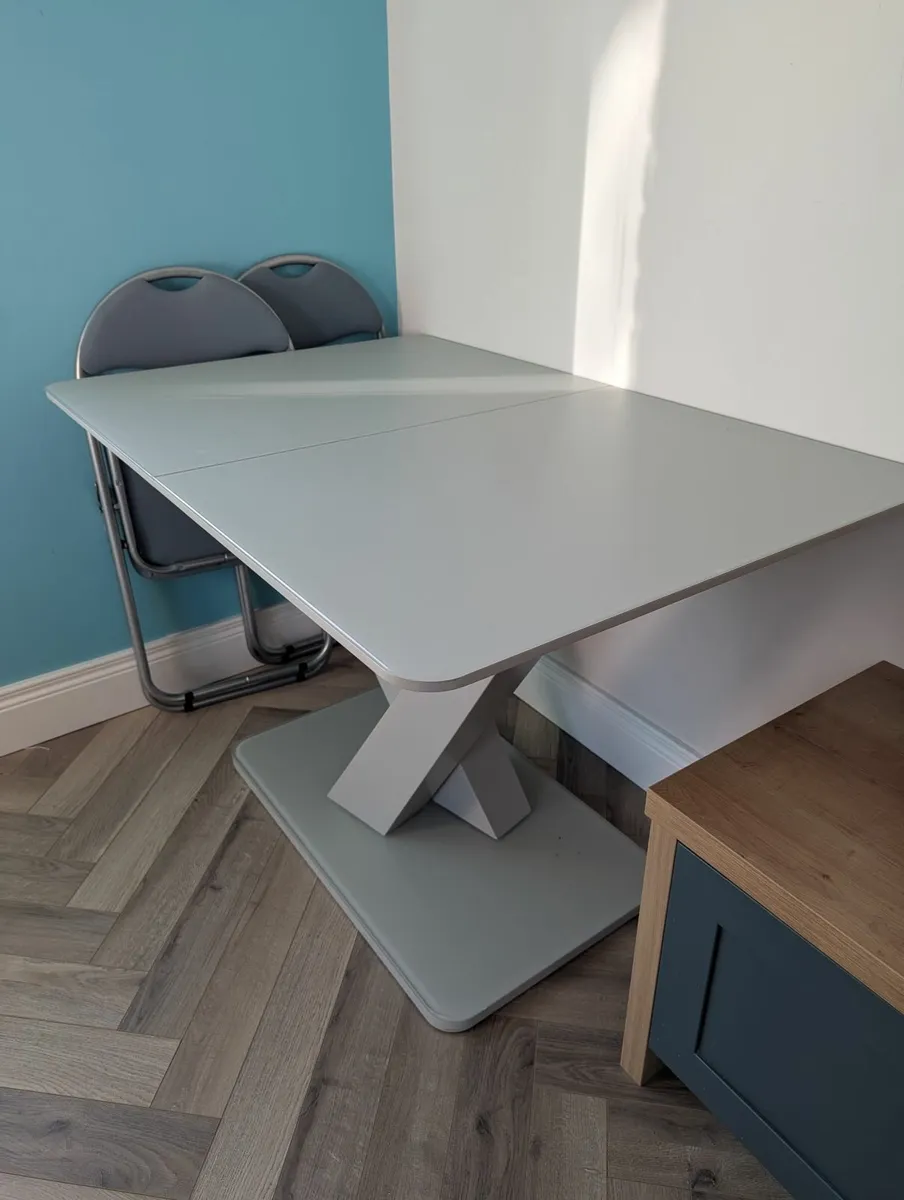 Extendable table - Image 1