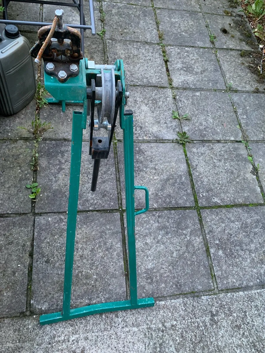 Conduit benders