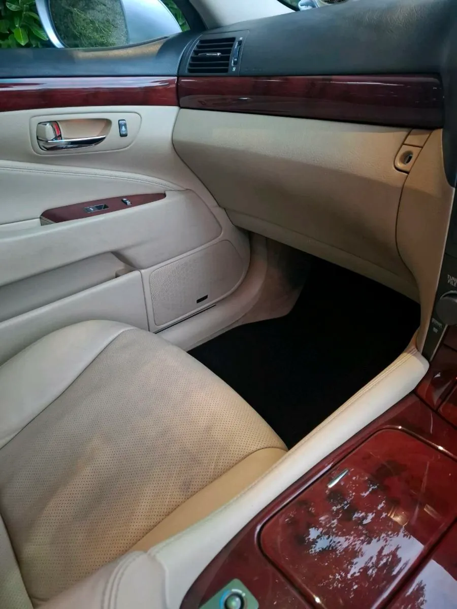 Car - Image 2