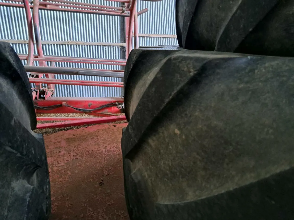 Michelin 650/75 R38 tyres - Image 3