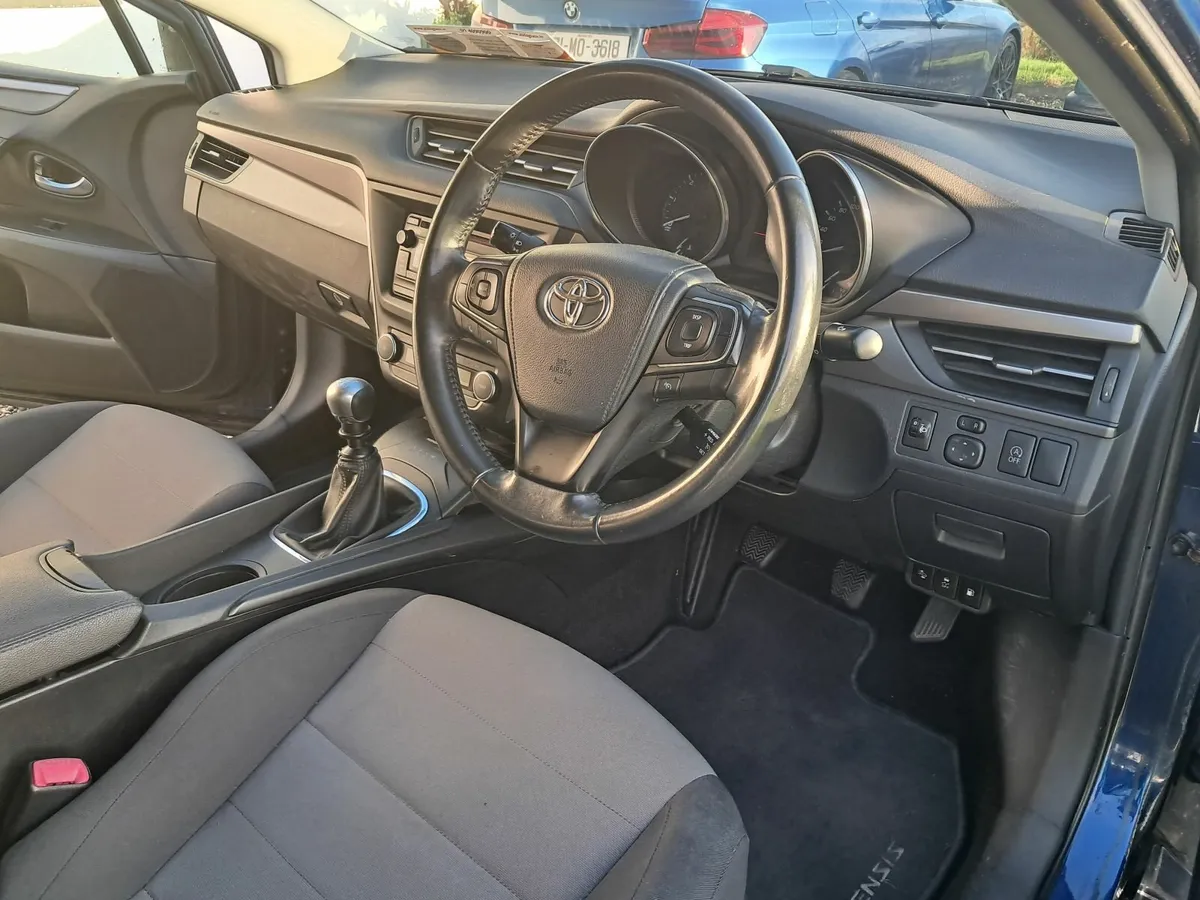Toyota Avensis 2016 - Image 2