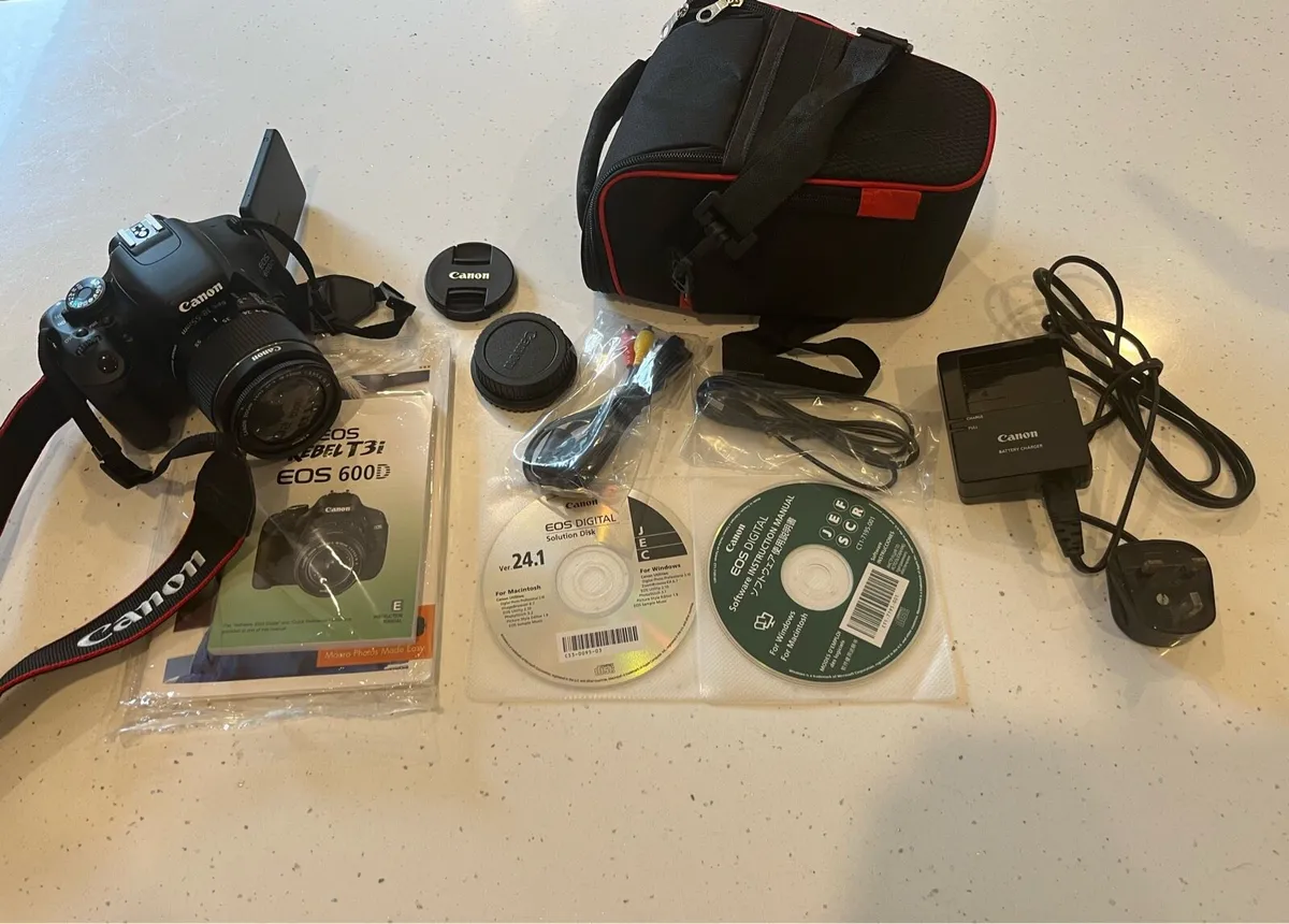 CANON EOS 600 Camera + 18 -55 lens + accessories - Image 1