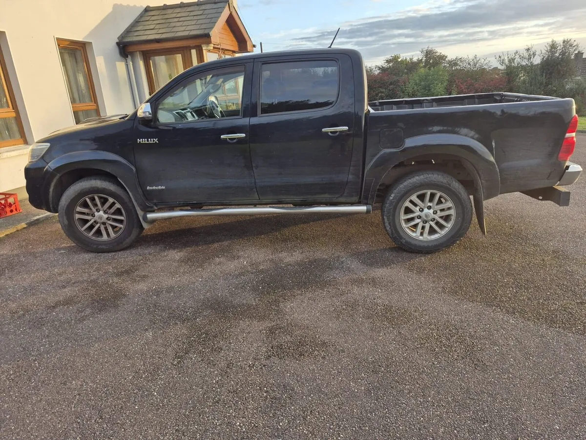 Toyota HiLux Invincible Crew Cab - Image 1