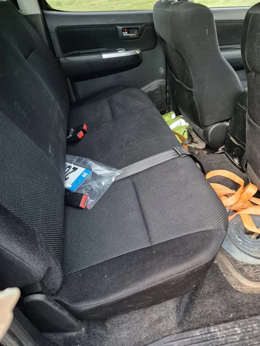 Toyota HiLux Invincible Crew Cab - Image 3