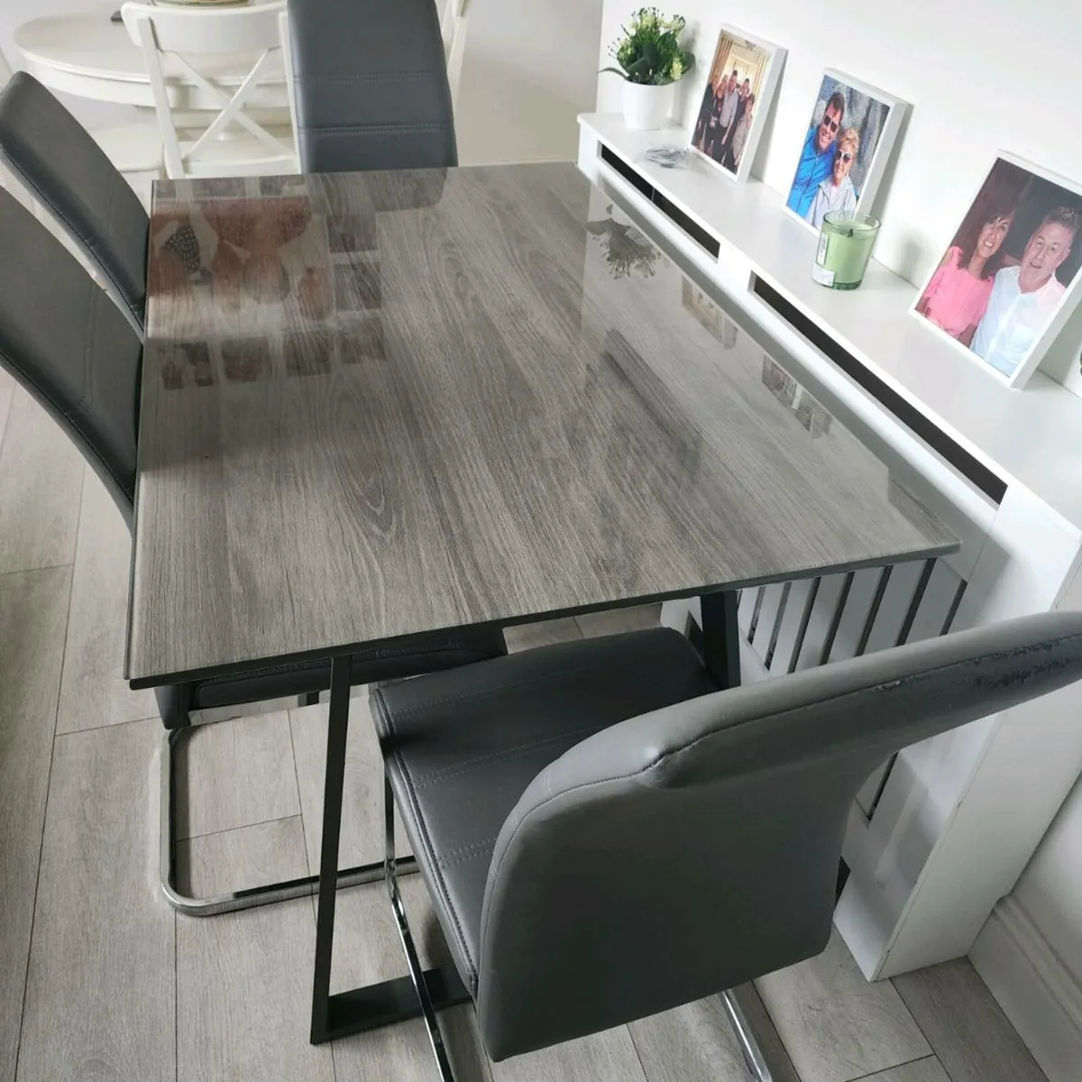 Kitchen table - Image 1