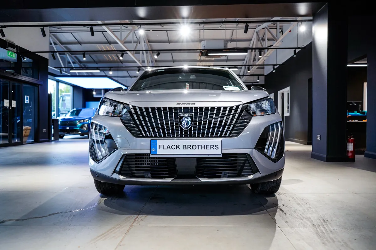 2025 Peugeot 2008 Allure 1.2 100 - Image 3