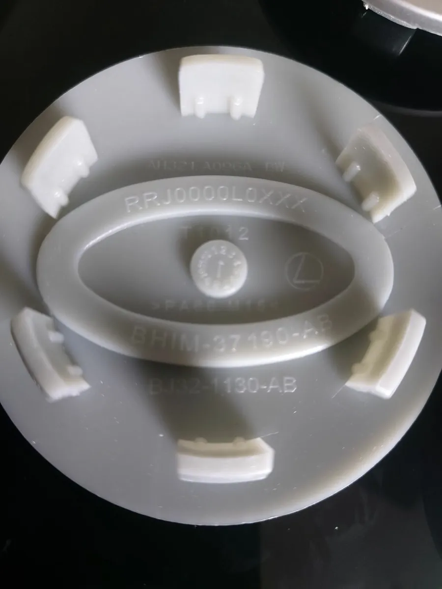 4 x Land Rover Centre Caps - FREE POST - Image 2
