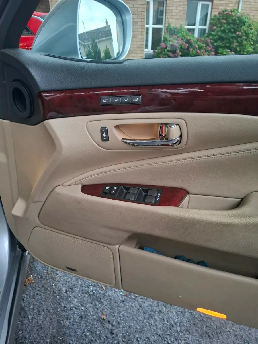 Car - Image 3