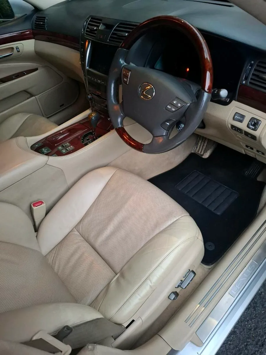 Car - Image 4