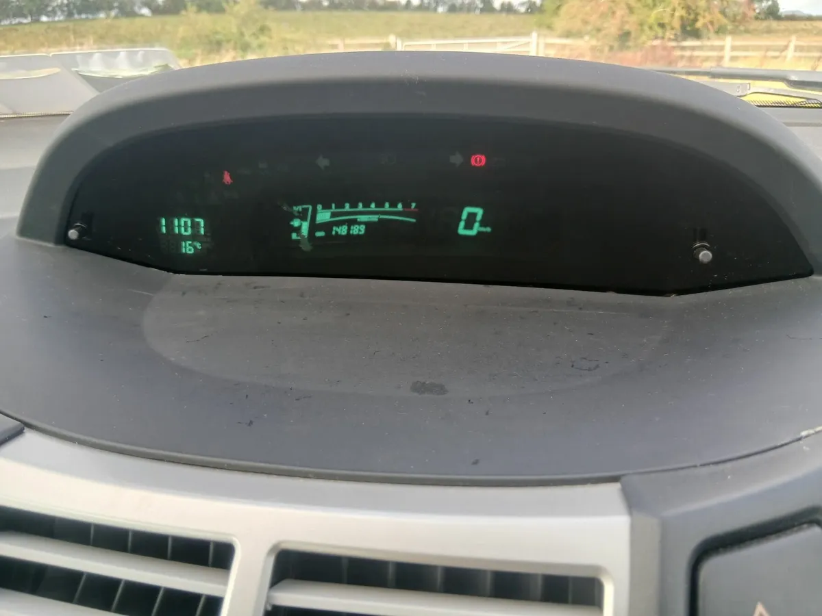 Toyota Yaris 2008 - Image 2