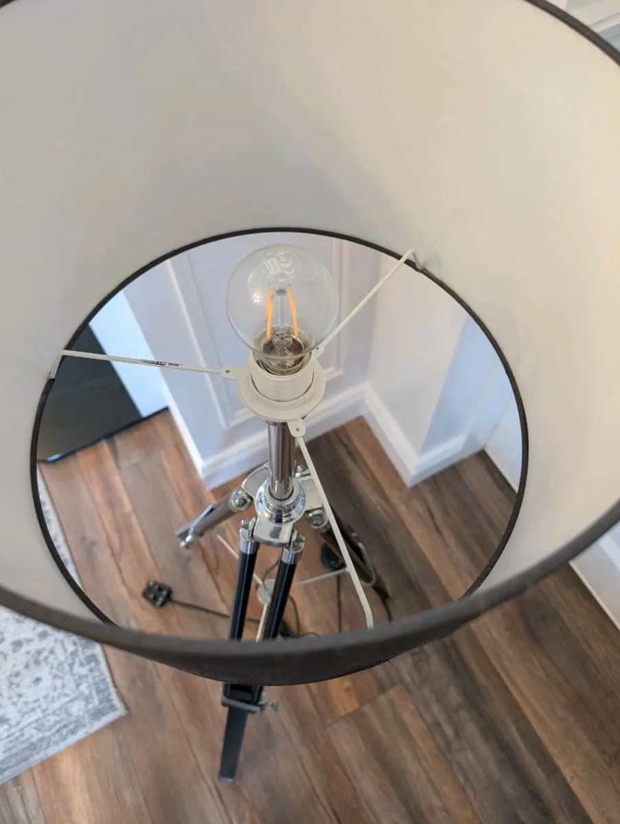 Black tripod light with black shade - Image 3