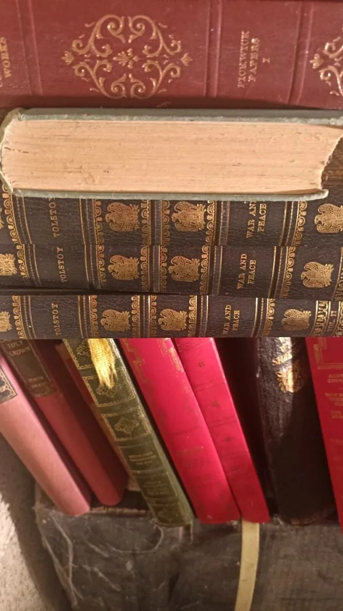 Large collection of books - Image 2