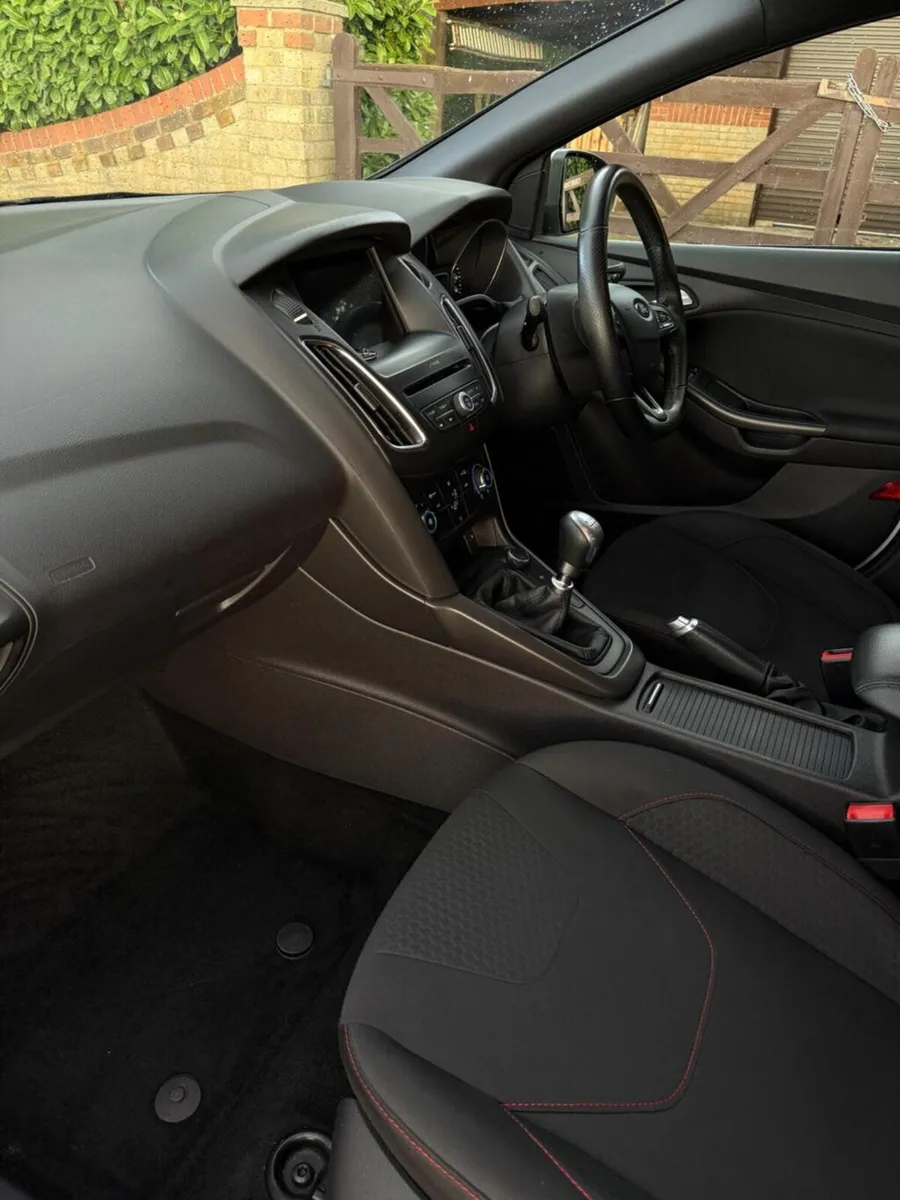 182 Ford Focus ST Line 1.5 Diesel - Image 3