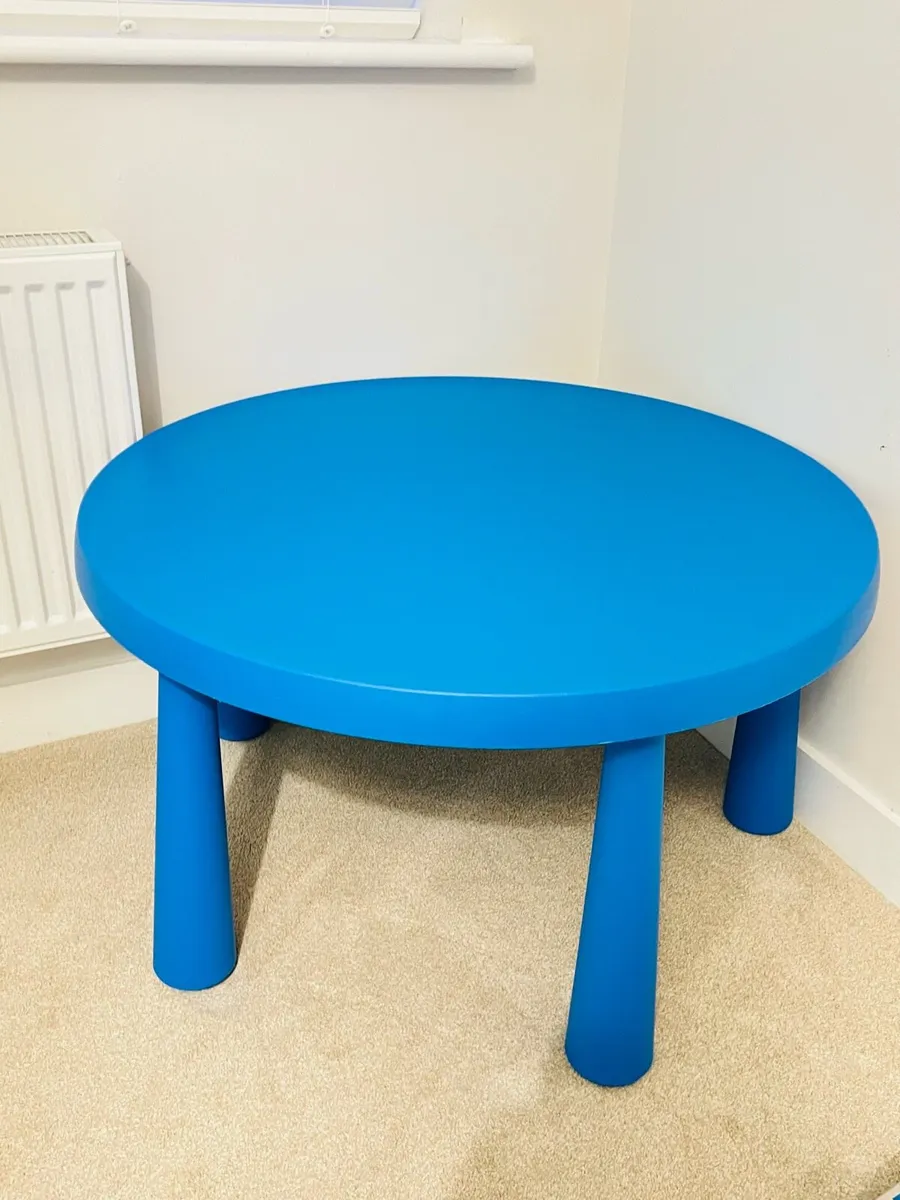 Kids Table - Image 1