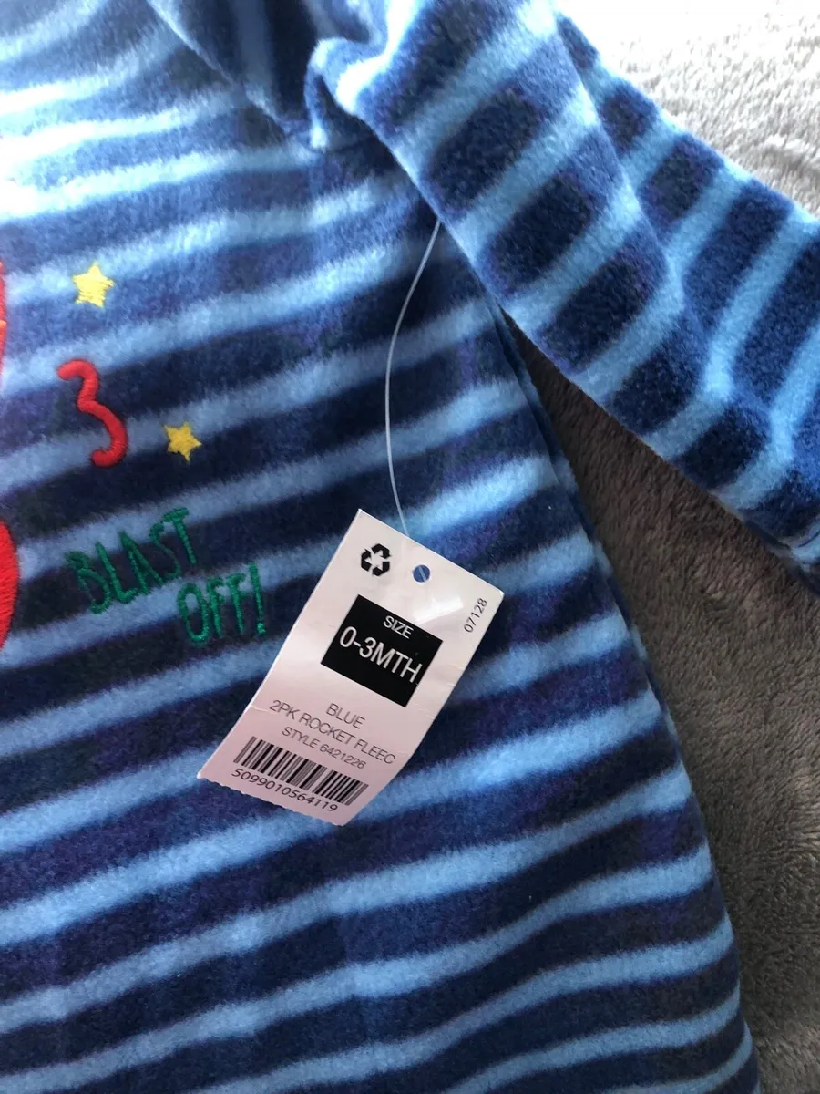 Boys BNWT sleeping suit 0/3 mths €3 - Image 2