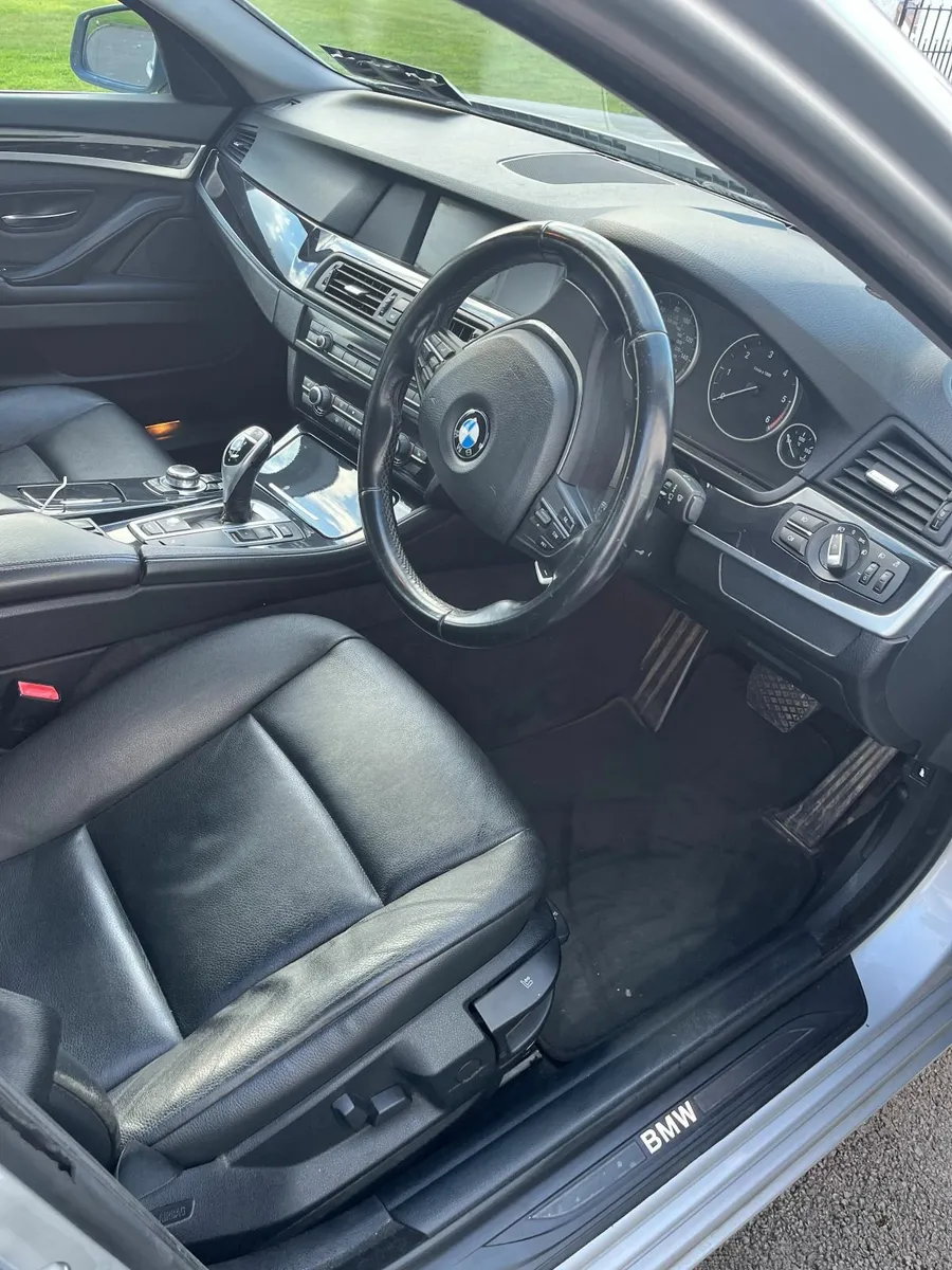 BMW 5-Series 2012 - Image 2