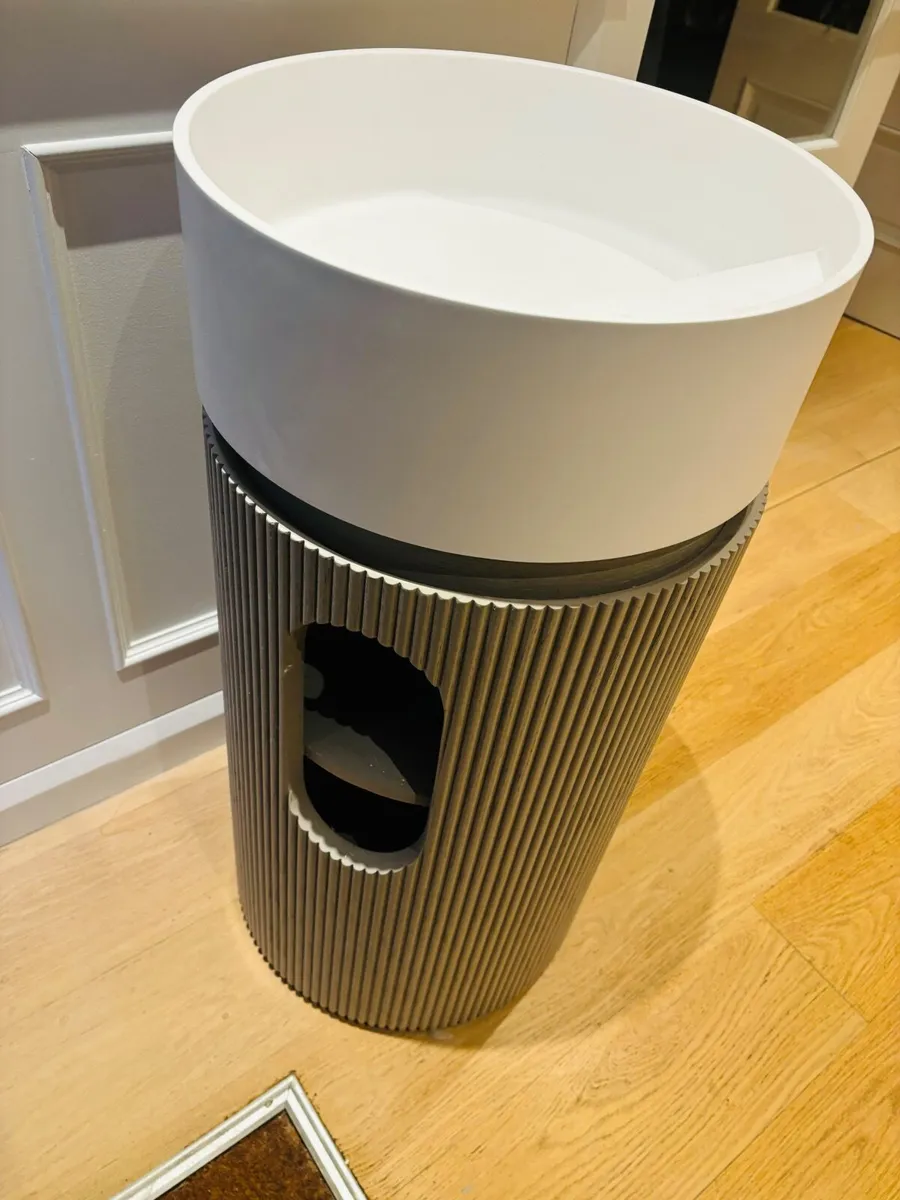 Chic vanity unit and stone basin - Image 2