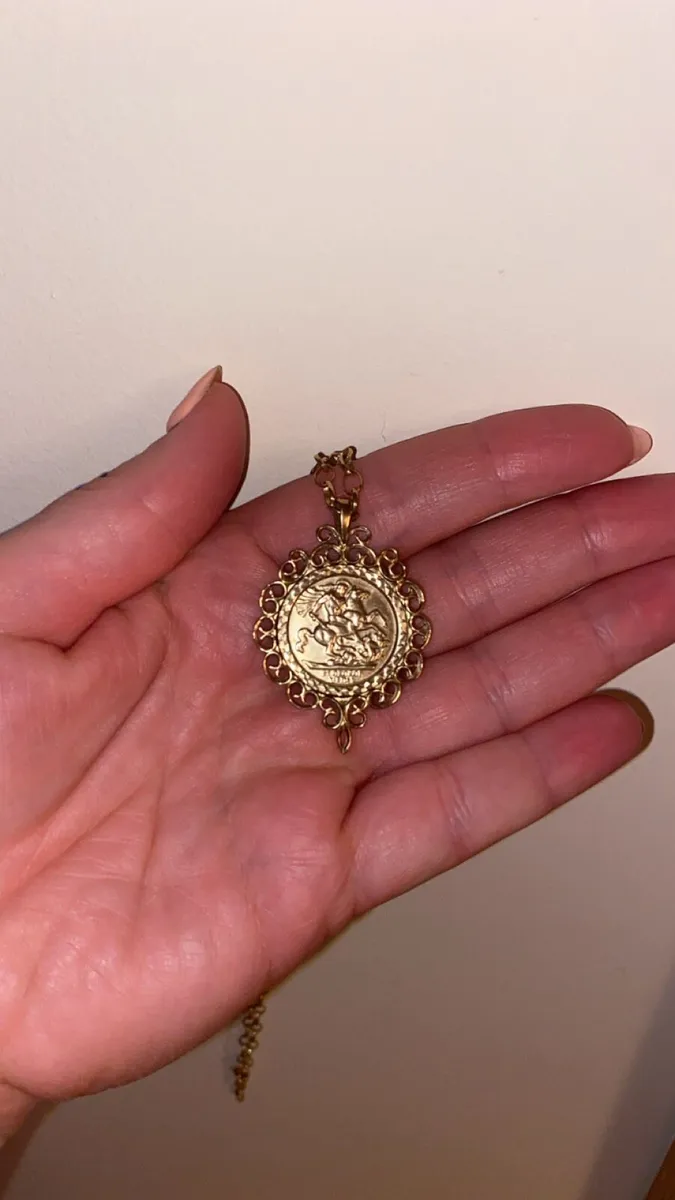 9ct St. George Pendant with gold chain - Image 2
