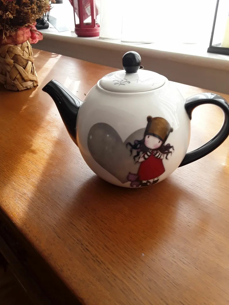 2  lovely collectible teapots - Image 3