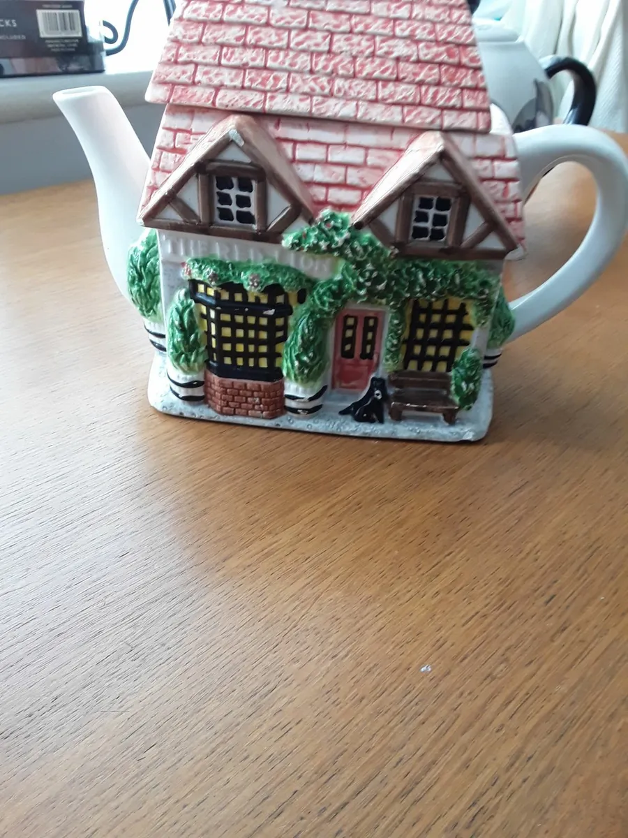 2  lovely collectible teapots - Image 4
