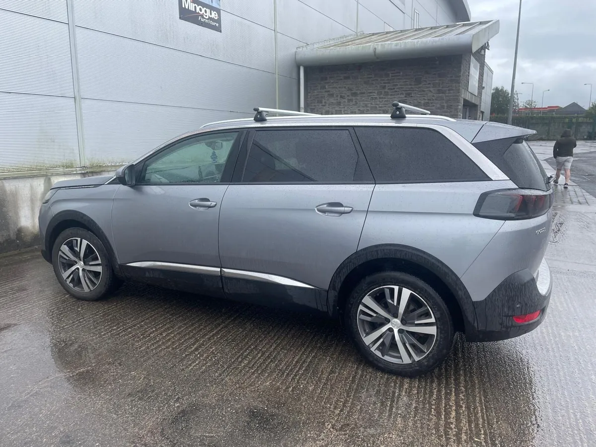 Car - Image 3