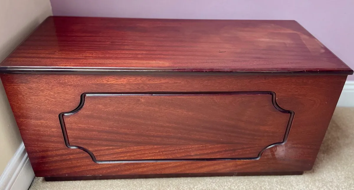 Rossmore Storage Chest/Bench - Image 1