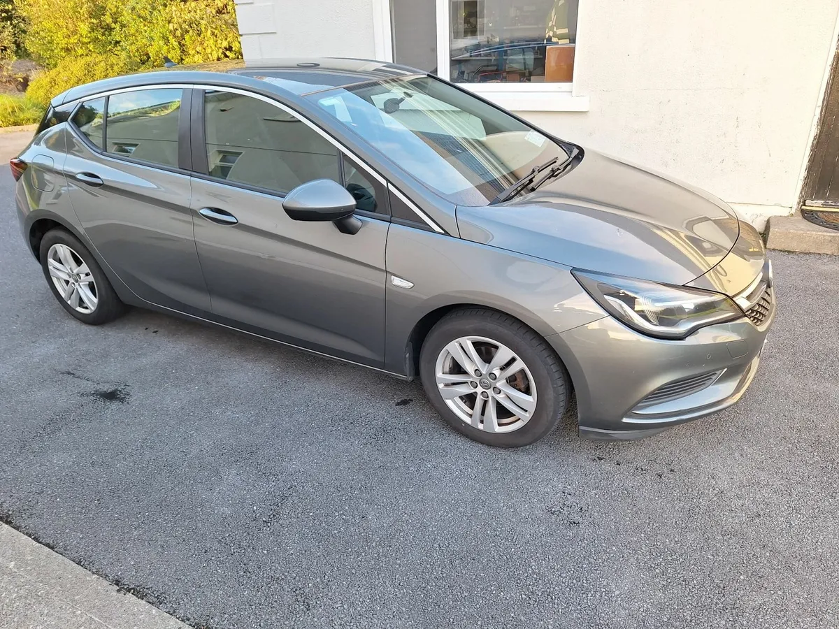 Opel Astra 2017 - Image 1
