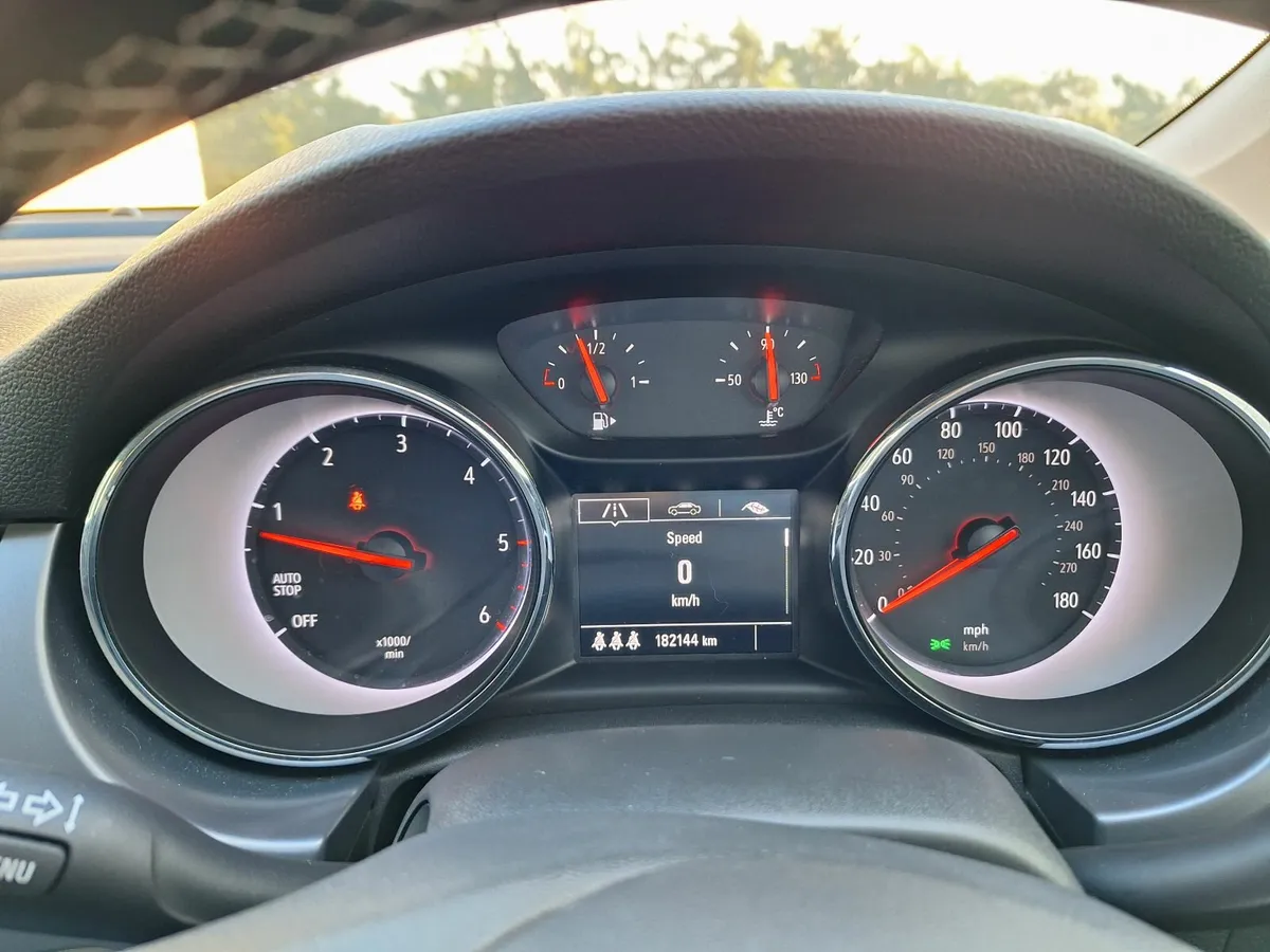 Opel Astra 2017 - Image 4
