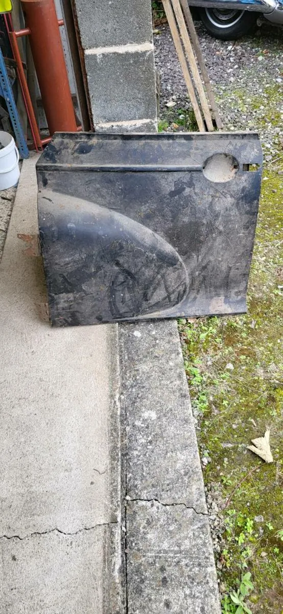 Morris minor left front door - Image 1