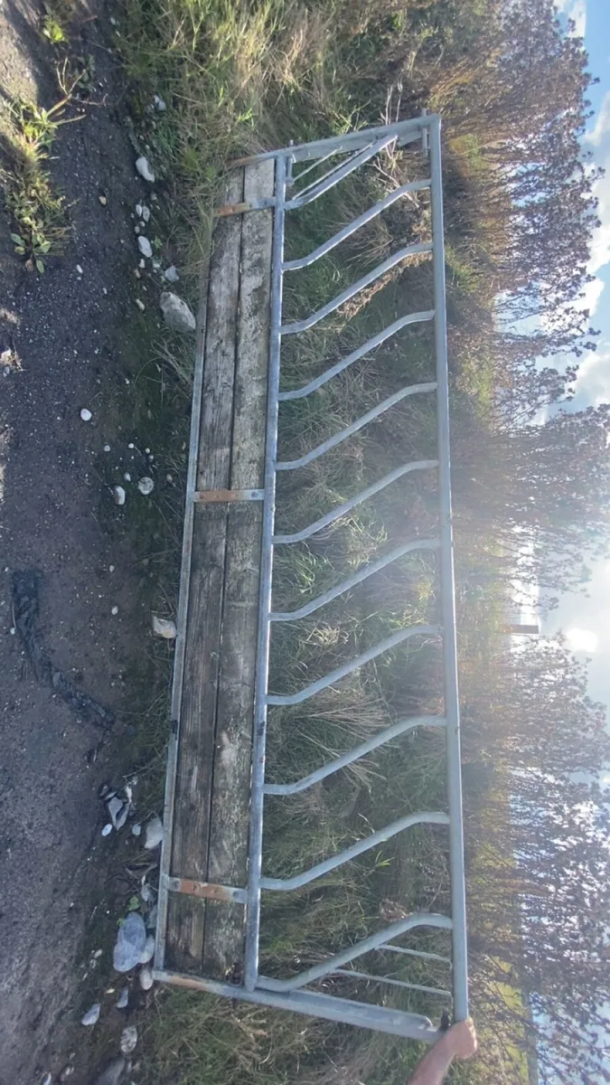 2 feed barriers - Image 1