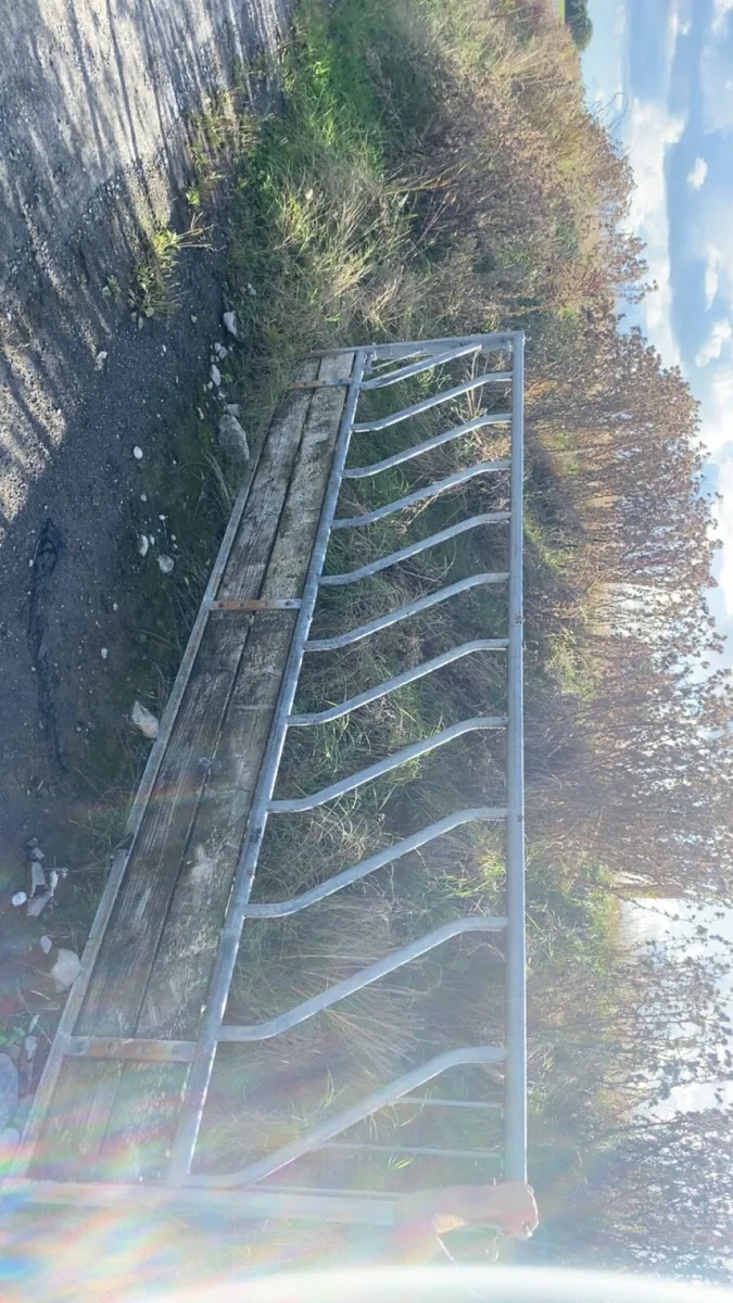 2 feed barriers - Image 2