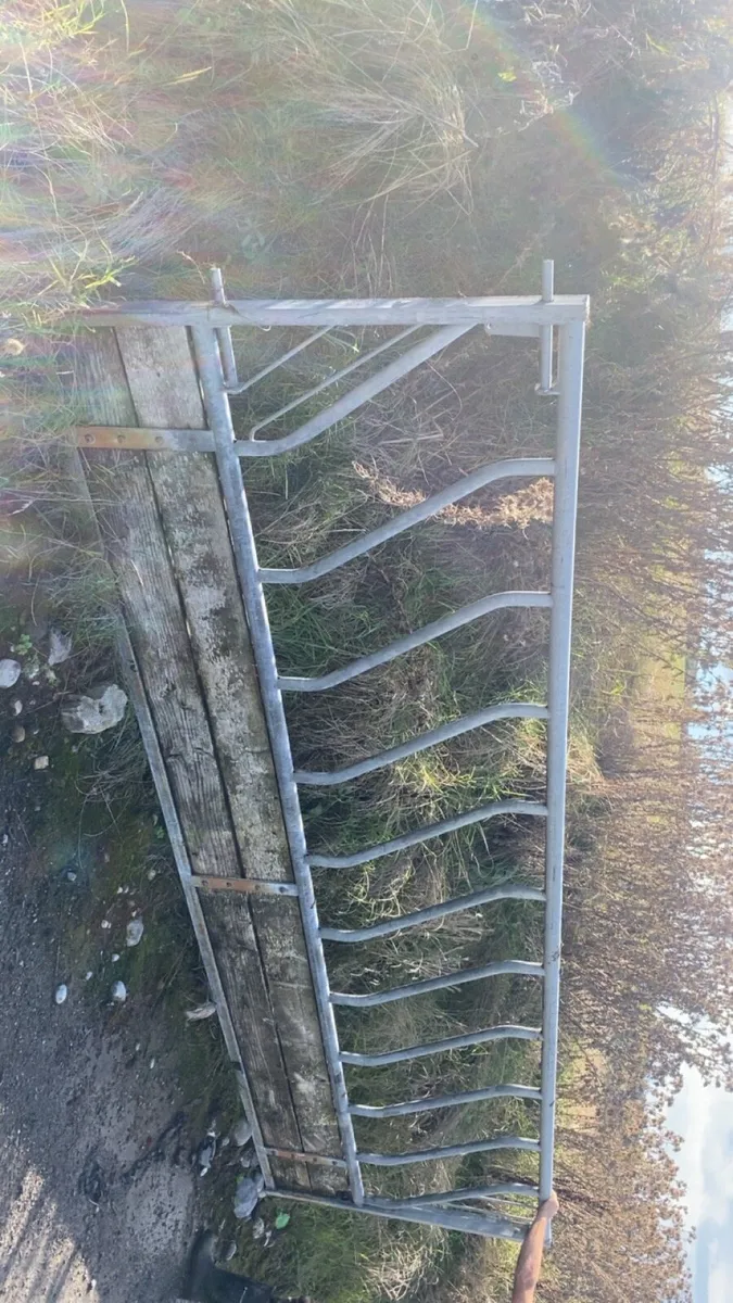 2 feed barriers - Image 4