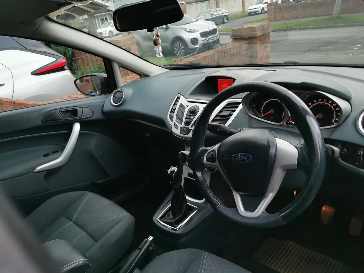 Ford Fiesta 1.4 petrol Zetec - Image 2