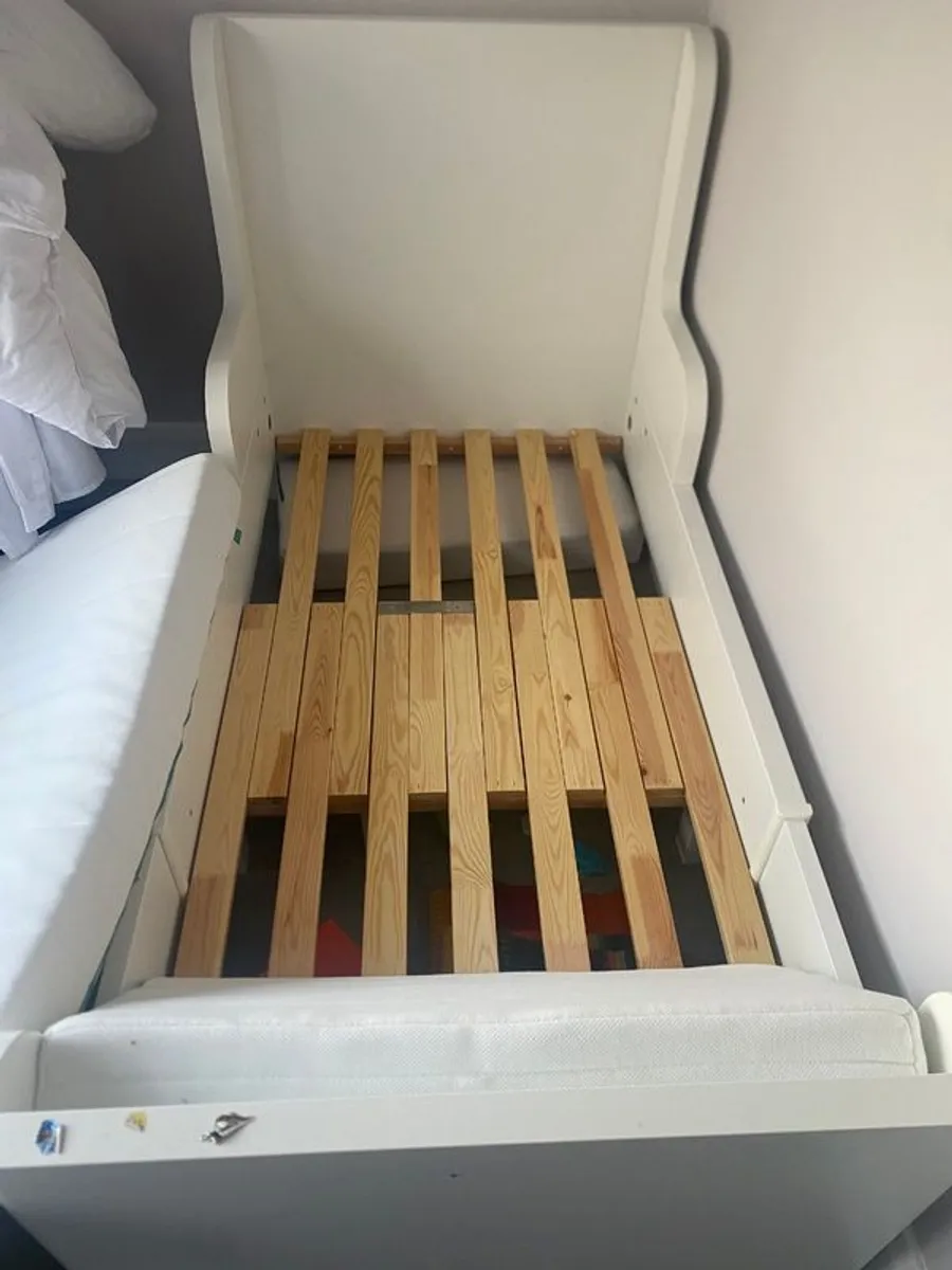 Busunge extendable bed