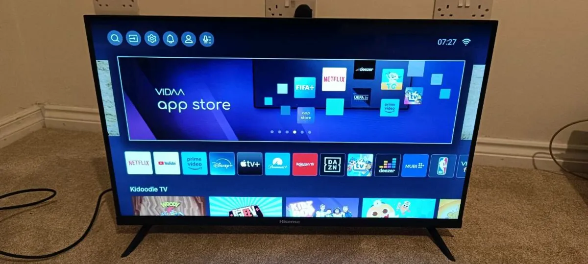 Hisense 32 inch smart tv - Image 1