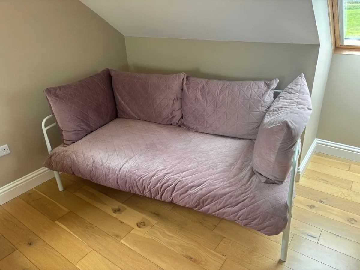 Bed - Image 1