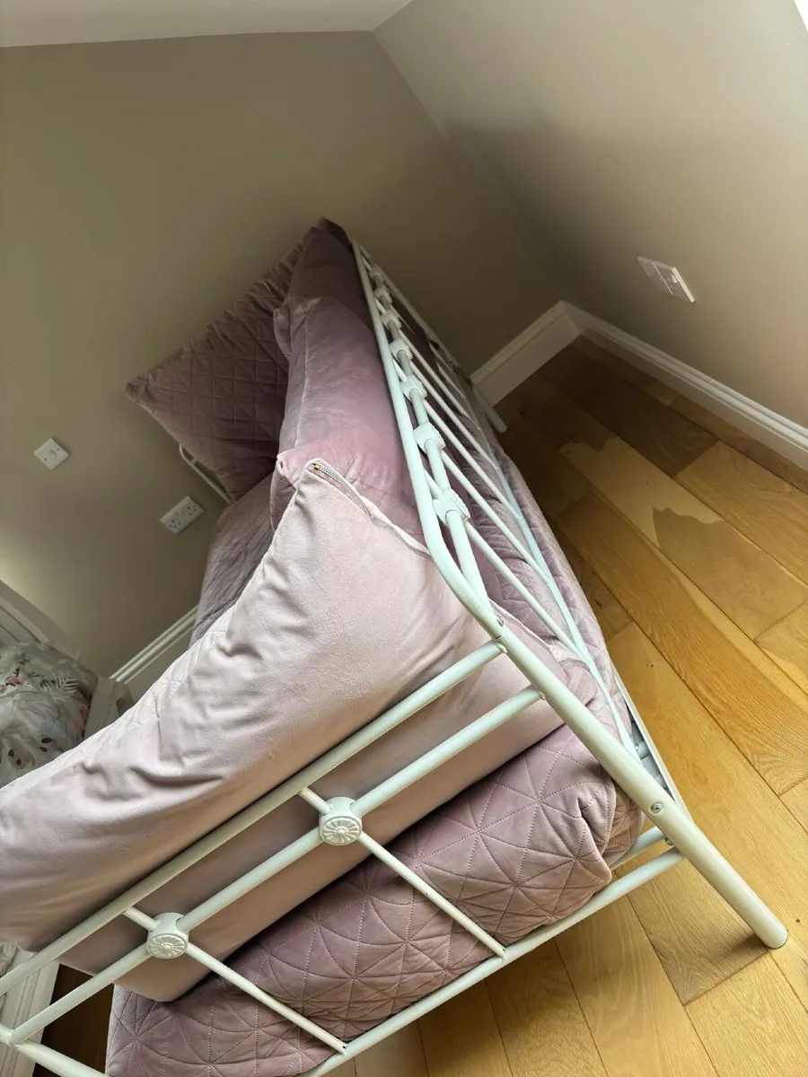 Bed - Image 2