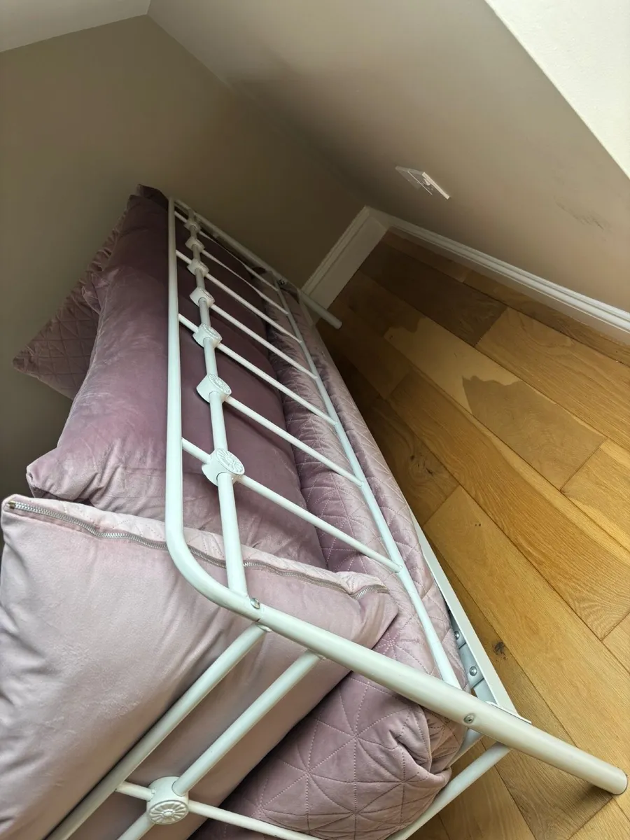 Bed - Image 3