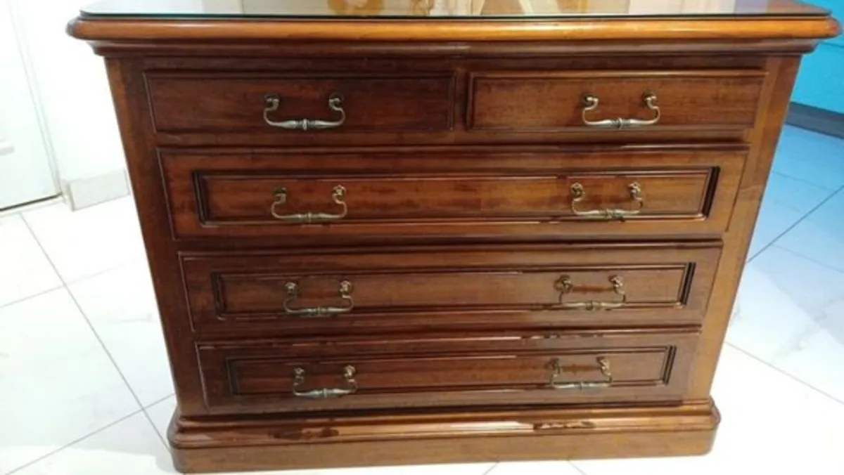 Beautiful Oak Veneer Bureau / chest of drawers
