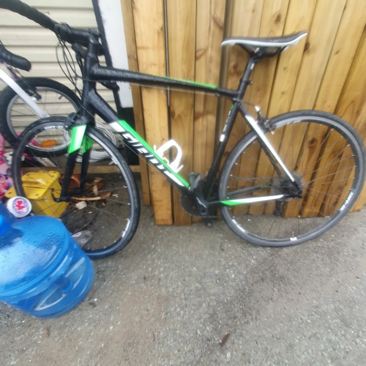 Giant contend 1 road bike