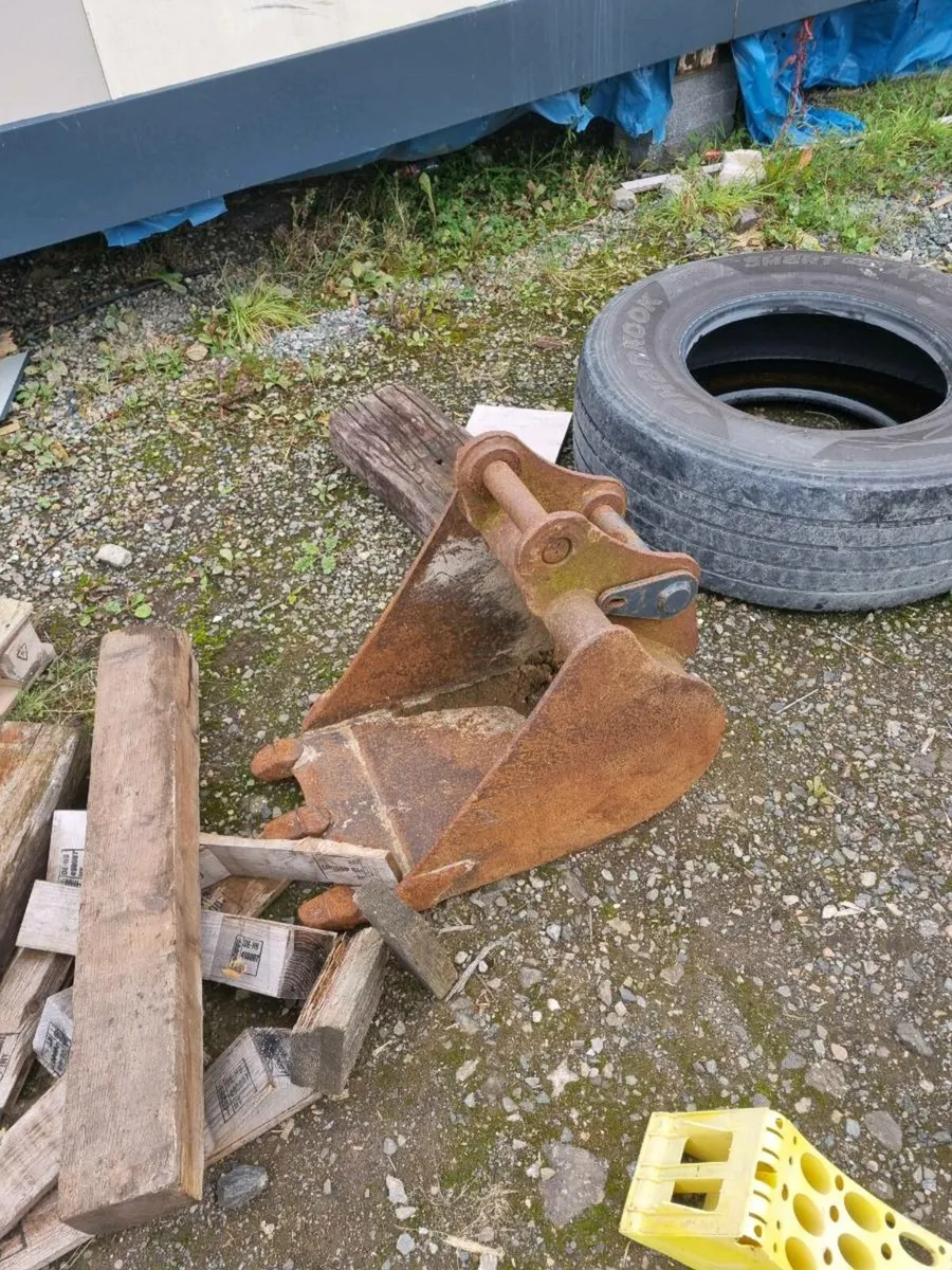 Digger buckets 45mm pins - Image 3