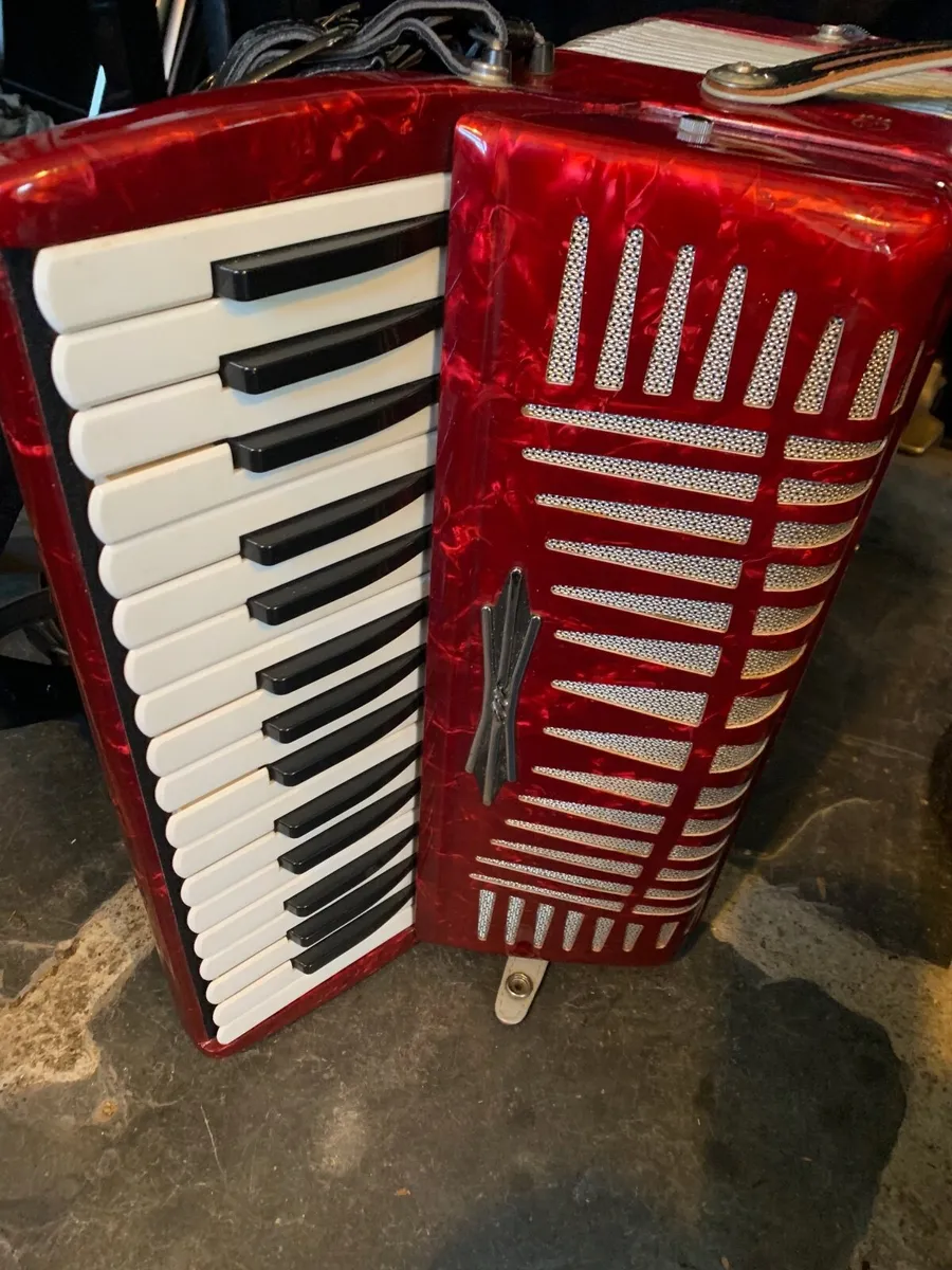 Rare Yamaha Piano Accordion - Image 4
